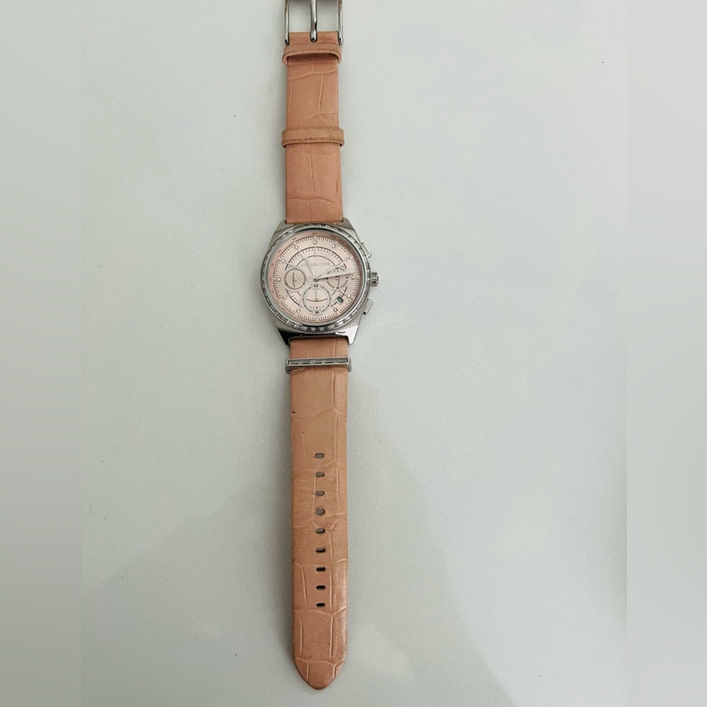 Blush pink Michael Kors Watch 🌟